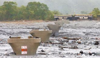 花蓮堰塞湖溢流 國家警報簡訊曝光 網見2字：不覺得要跑