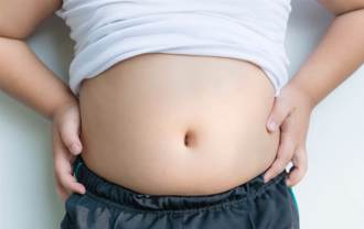 小六生只吃清蒸水煮 胖到80kg还脂肪肝 戒2物才逆转