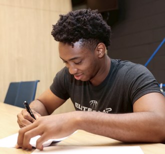 PLG》富邦勇士簽下今年選秀探花強納森 外籍生身分出賽