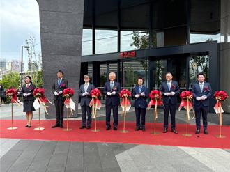 新光三越小北門店開幕 董座吳東昇給團隊超過100％肯定