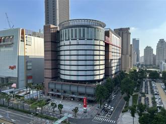 新光三越中港店 中市府核准恢復使用