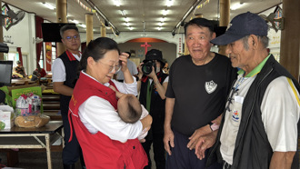 徐榛蔚深入临时安置所探视灾民送暖   承诺全面到位重建家园