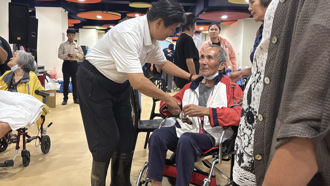 傅昆萁协调国防部再增派1500兵力进驻灾区　携手地方加速家园重建