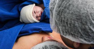 從否認懷孕到當媽只120分鐘 ！19歲女子「隱性懷孕」腹痛才知要生了 