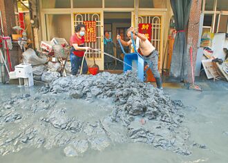 災民嘆全部沖光光 不知日子怎麼過