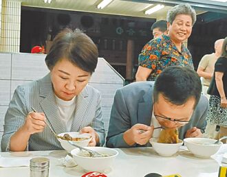 郝設黨版1999 鄭喊反台獨 卓稱基層救起 羅盧吃肉圓