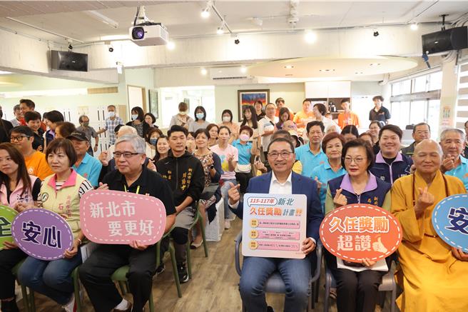 新北市板桥溪崑日照中心26日开幕，新北市长侯友宜出席感恩茶会。（高钧麟摄）