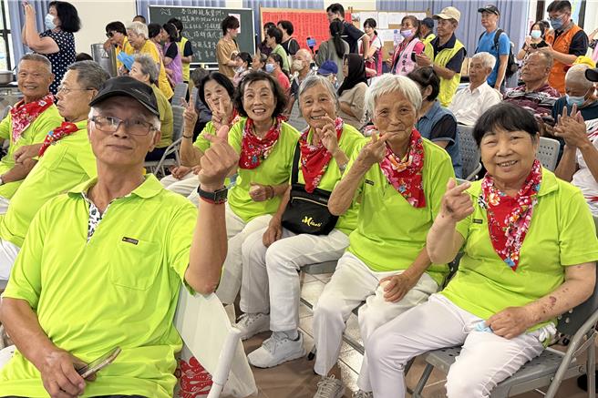 据点自7月18日试办以来，每周一、周五提供主餐服务，平均每天约45位65岁以上长辈参与，其中多位90岁以上，甚至有105岁高龄长者。（吕丽甄摄）