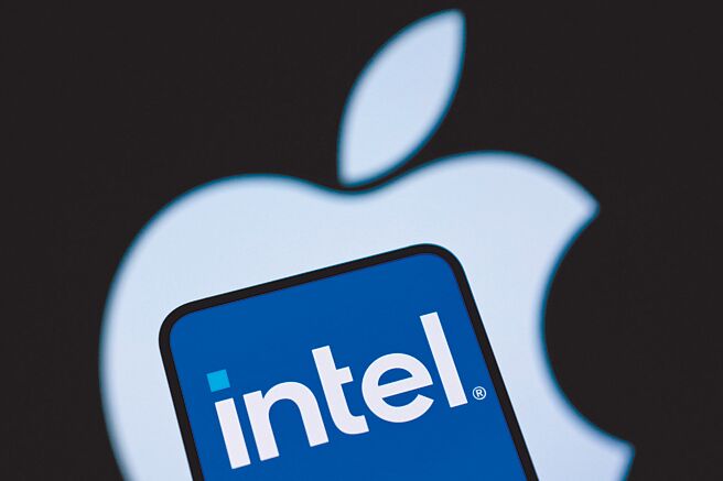 知情人士透露，英特尔和苹果正在讨论投资的可能性，以及如何加强合作关系。（路透）