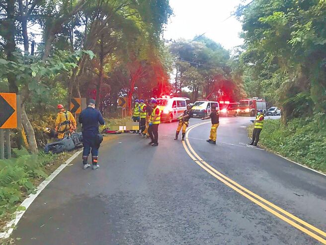 32岁杨姓男子去年8月在东眼山将73岁老父推下山坡、拖到溪流，强押头入水里导致老父溺毙，桃园地院国民法官判刑11年。（翻摄照片／蔡依珍桃园传真）