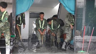 災後復原不停歇 戎裝身影重建信心