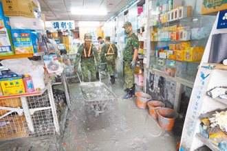 花蓮堰塞湖溢流死傷慘重誰負責？沈富雄斷言調查結果