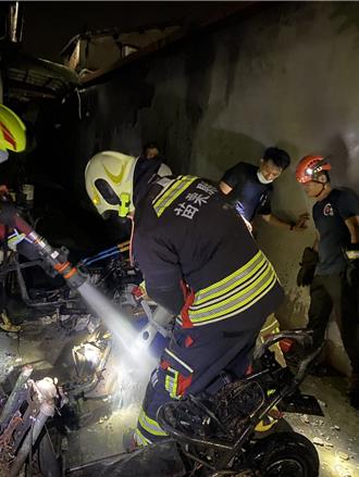 苑裡民宅深夜火警 3輛電動機車全毀