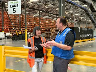 范琪斐變「高年級實習生」挑戰電商 驚聞台人狂掃止汗劑