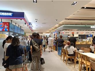 台中新光三越氣爆後復業 12樓美食街湧人潮：不擔心公安