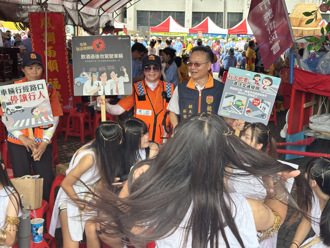 桃警與神同行宣導交通安全 預告10月取締酒駕大執法