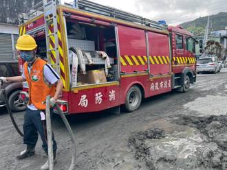 马太鞍溪堰塞湖溢流灾情惨　北市消防前进花莲助清淤