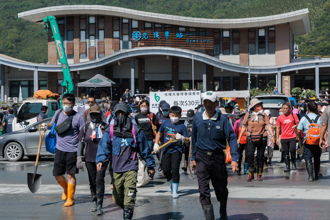 災區湧入萬名志工清淤 花蓮縣府攜手中央設媒合中心統籌