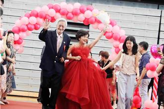 統一企業表揚黃金鑽石婚 百對銀髮夫妻走紅毯