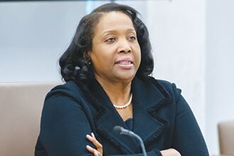 三位前Fed主席 挺庫克留任