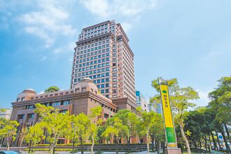 賑災花蓮 蔡宏圖偕國泰人壽捐2千萬