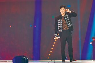 周興哲鏤空登蛋打針救嗓