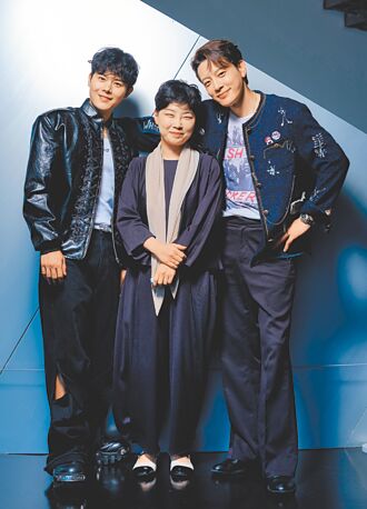 SE7EN养生护嗓 金桐俊演出前装尸体蓄力