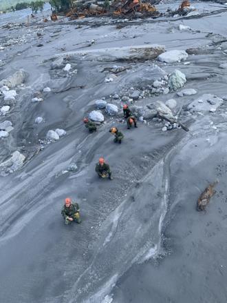 航特部連日空中偵察 特戰官兵深入搜救
