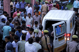 影》印度名演员造势大会酿踩踏 39死、近百伤 上万人挤爆等7小时