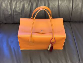 起床見沙發上有「橘色包包」 醫師心跳漏一拍 大票男生秒懂