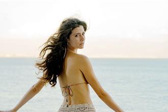 完美神顏義大利女星亮相　名導砸9.8億拍《拿坡里的美麗傳說》