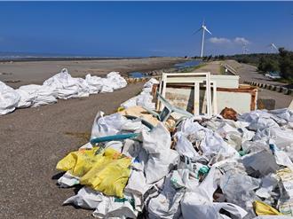 雲林四湖萡仔寮海堤遭棄廢棄物 夕陽美景變調成垃圾場