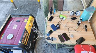 停電4天沒電可充 利稻派出所搬出發電機救急