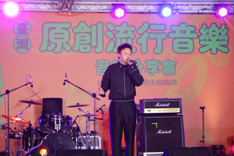 許富凱慷慨解囊送物資　呼籲各界關注花蓮災情