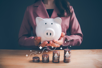 第一桶金先存房還先存股？搞錯順序窮忙一輩子「優劣比較、機會成本一次看」AI給出最強答案