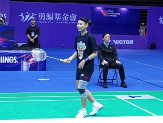 羽球》戴资颖久违持拍比赛 医生建议只能跑一步距离