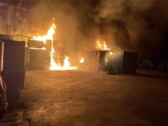 快訊》快關窗！台南壓克力工廠惡火 濃煙惡臭四竄