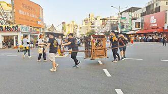 台南县城隍夜巡 600多人护大驾