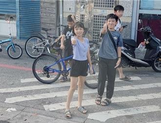 嘉義特搜隊花蓮光復搜救 孩子比讚暖心瞬間