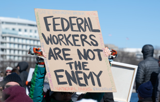 美爆最大辞职潮 10万联邦雇员集体办优离