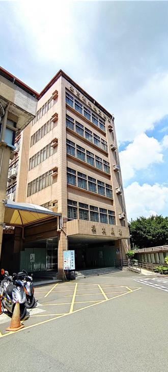 深信神棍好友可改运…西餐板娘砸434万见改运照「一图两用」傻眼了