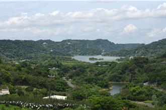 苗栗大湖老官道翻新 学生徒手修步道兼学生态
