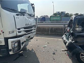 上交流道疑分心　大貨車猛衝4車9傷送醫