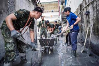 綠粉辯體力差不去救災？被識破「中央廚房文」複製洗地