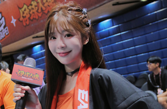 倪暄睽违2年重返啦啦队！曝排球现场「感动瞬间」：全站起来了