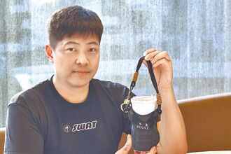 員警自掏腰包 抽獎小物暴紅