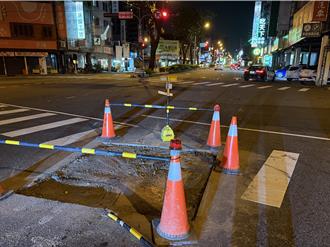 三角锥没装爆闪灯险变骑士杀手  台中男骑士夜撞倒地受伤