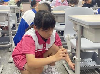 台中汰换学校课桌椅 家中孩子有需求可搬回家