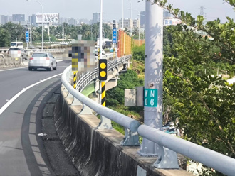 國道驚見鬱男輕生　警消疾馳援「硬拉」強制送醫