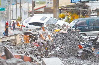 兩場天災 兩面鏡子